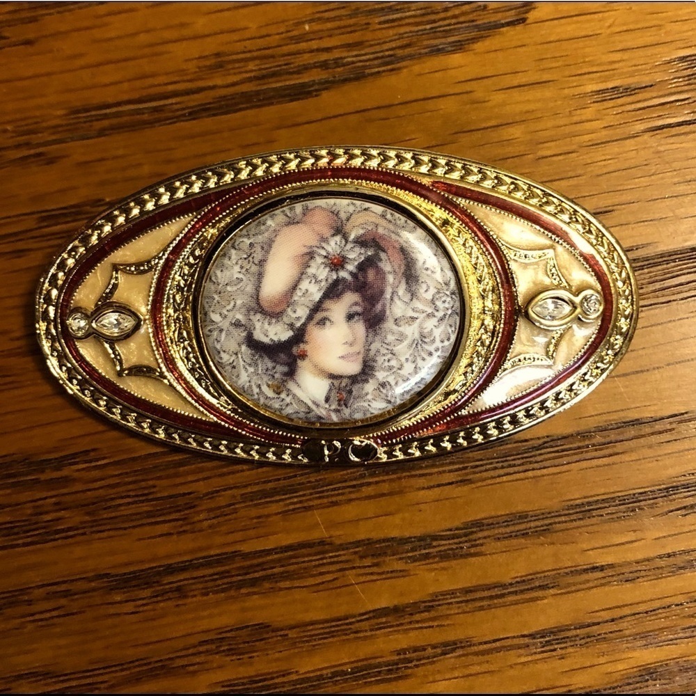 Avon Vintage Victorian Lady Brooch